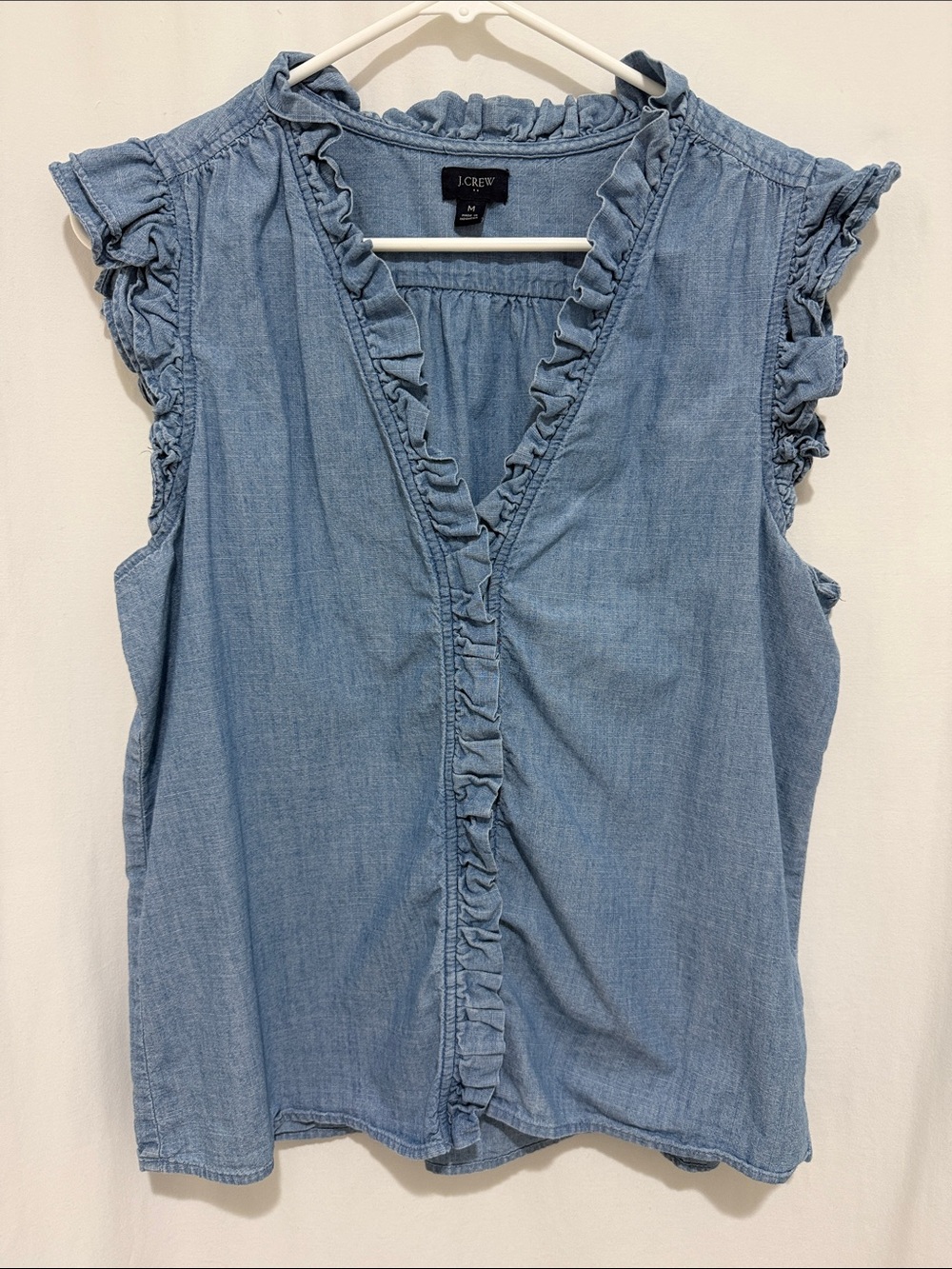 J.Crew Chambray Ruffle Sleeveless Top Blue V-Neck Cotton Blouse Size Med - Picture 2 of 8